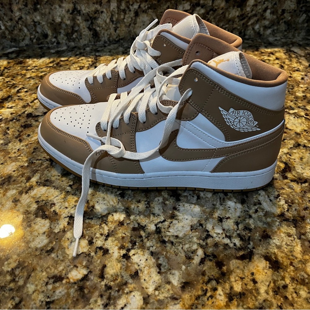 Jordan 1 Mid